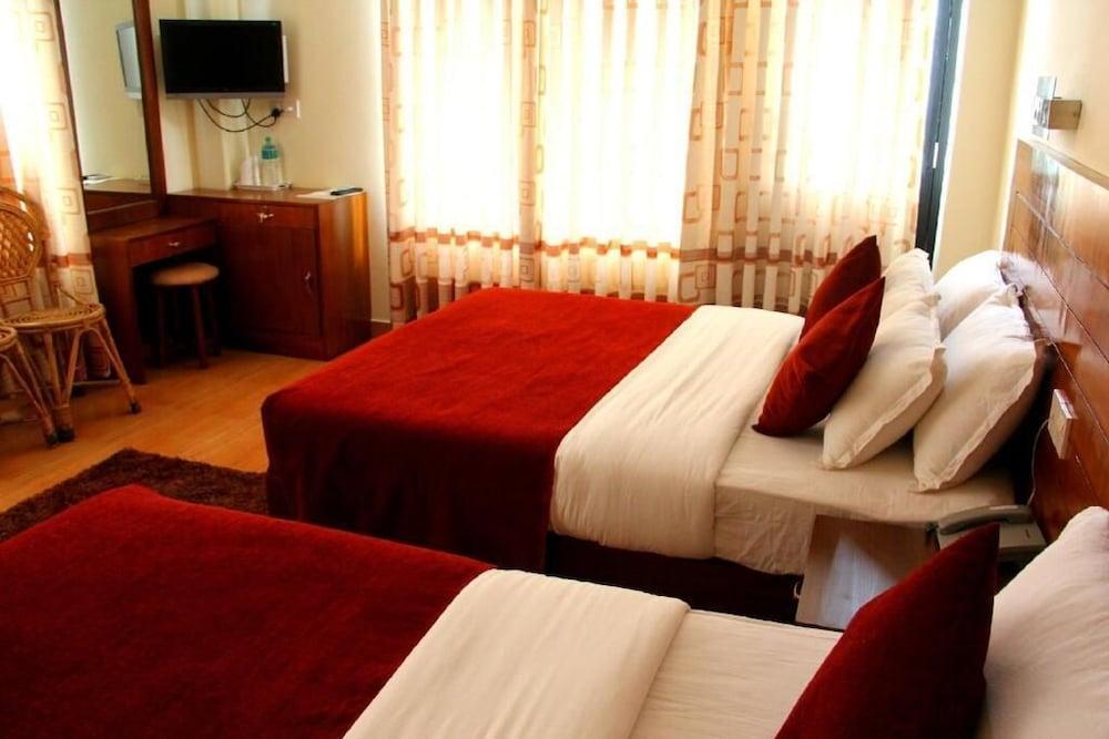 Hotel Tara Покхара Экстерьер фото