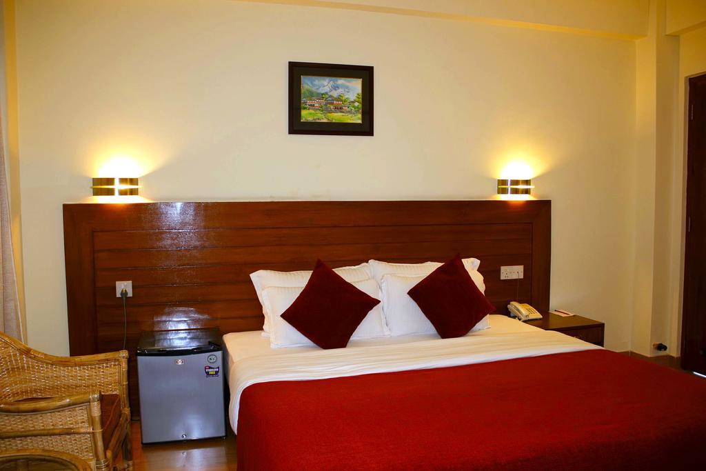 Hotel Tara Покхара Экстерьер фото