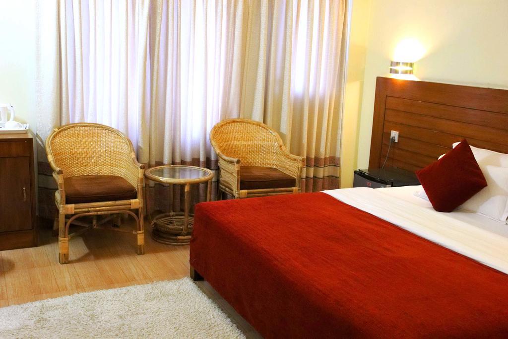 Hotel Tara Покхара Экстерьер фото