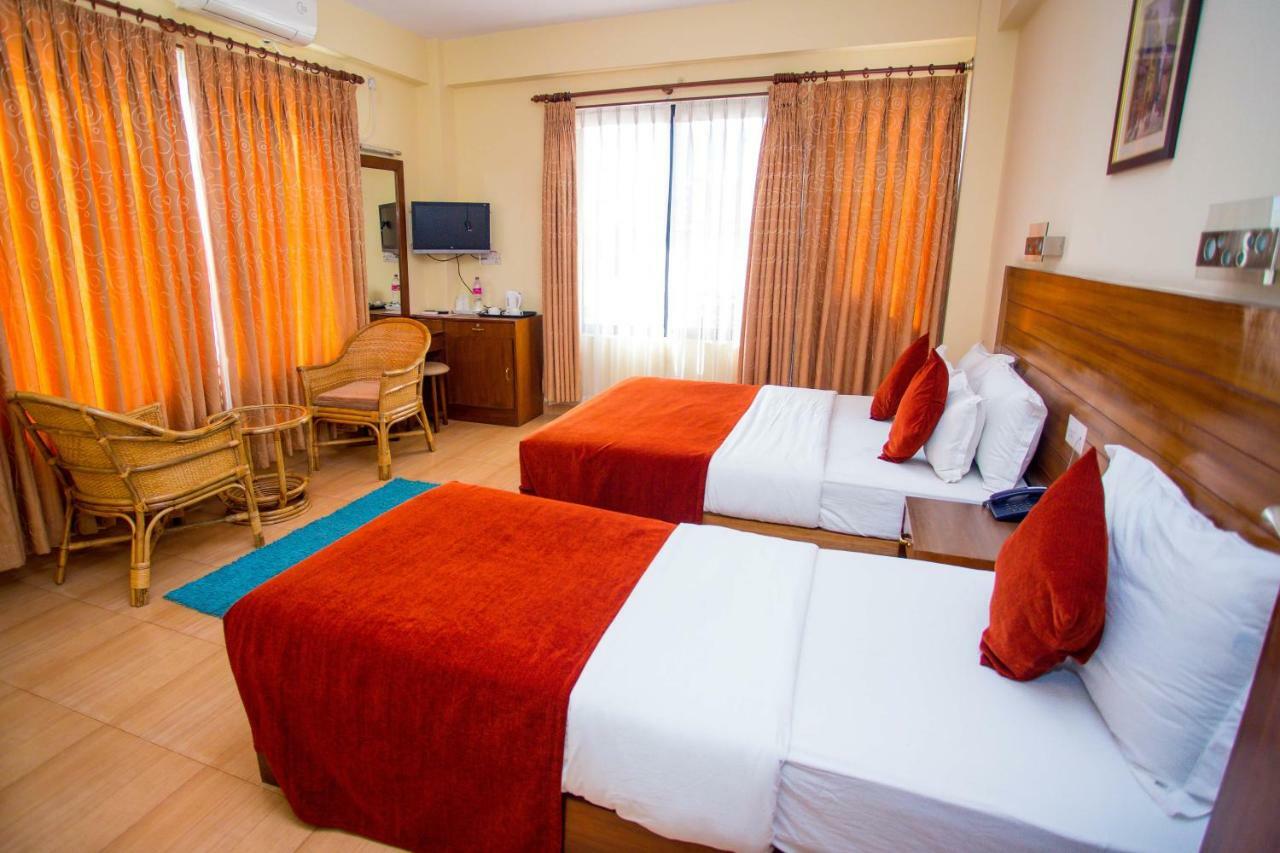 Hotel Tara Покхара Экстерьер фото