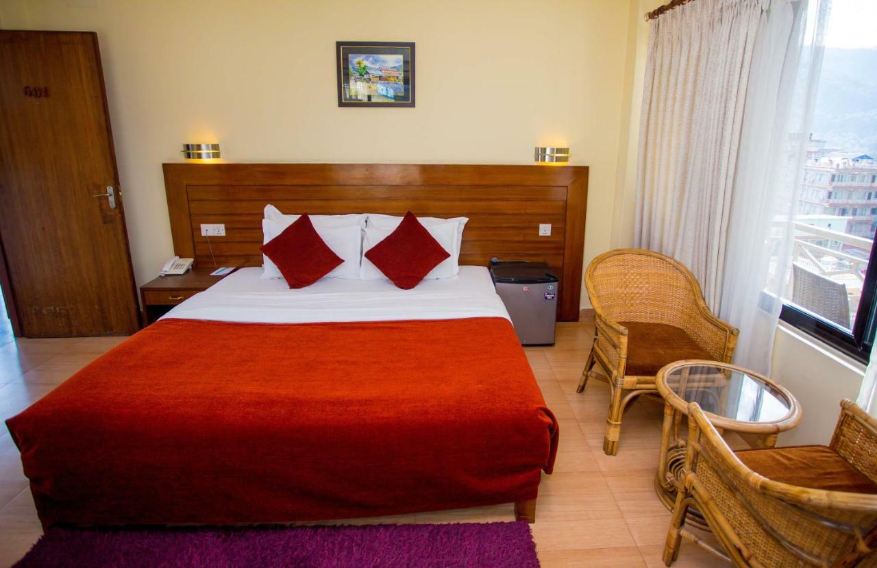 Hotel Tara Покхара Экстерьер фото