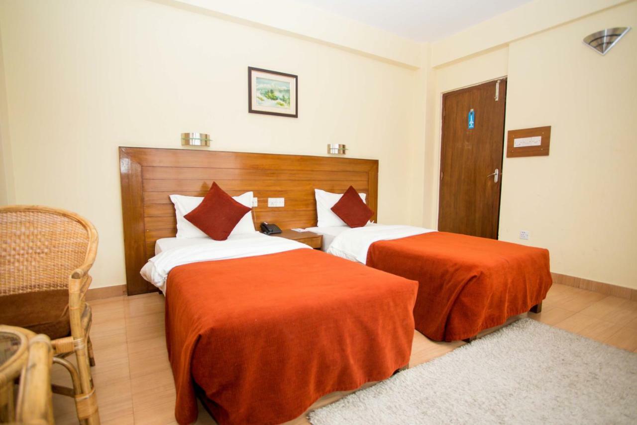 Hotel Tara Покхара Экстерьер фото