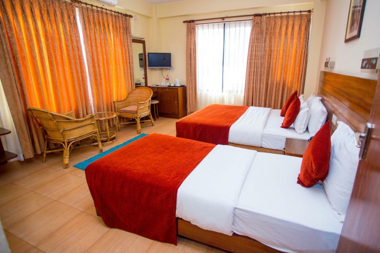 Hotel Tara Покхара Экстерьер фото