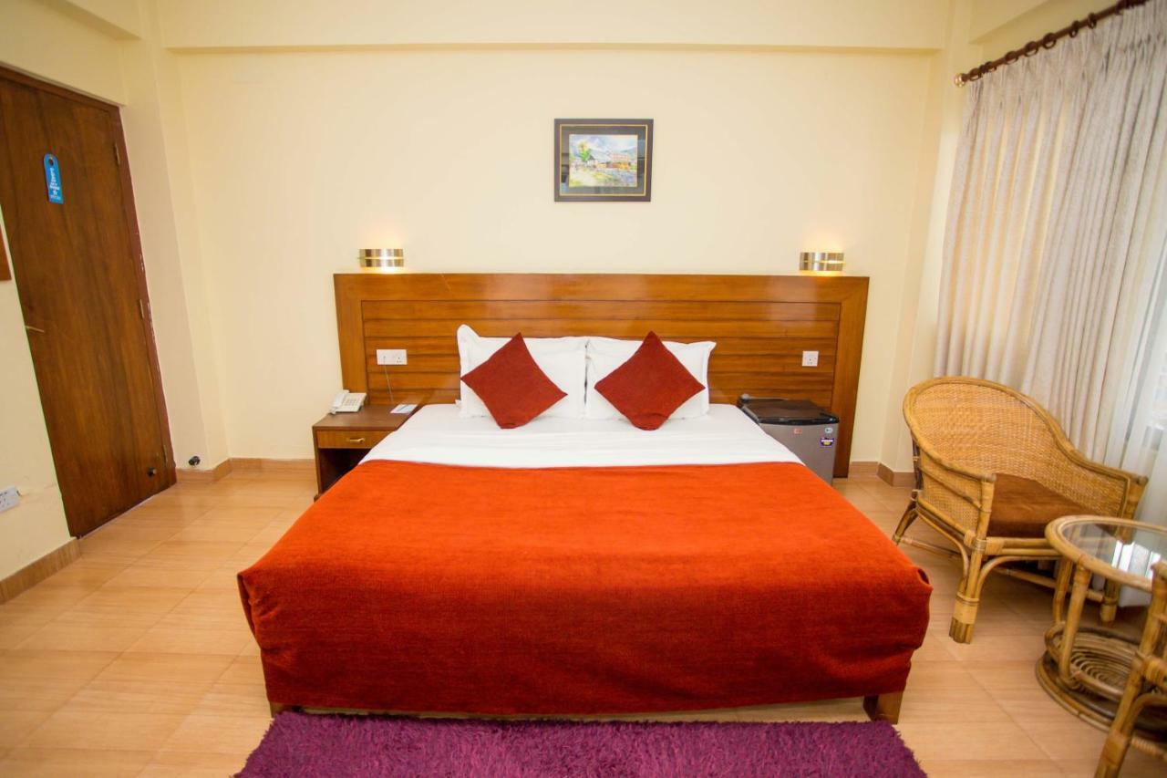 Hotel Tara Покхара Экстерьер фото