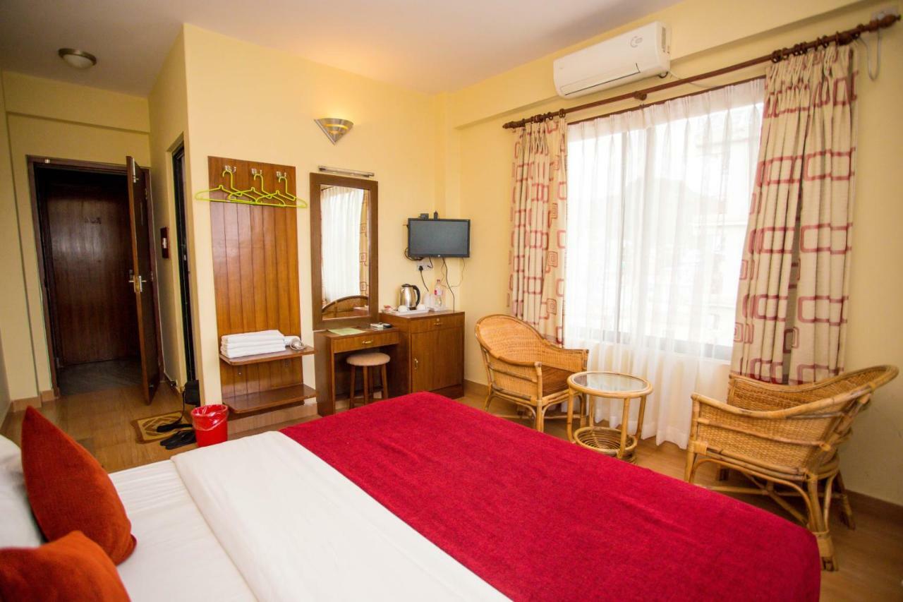 Hotel Tara Покхара Экстерьер фото