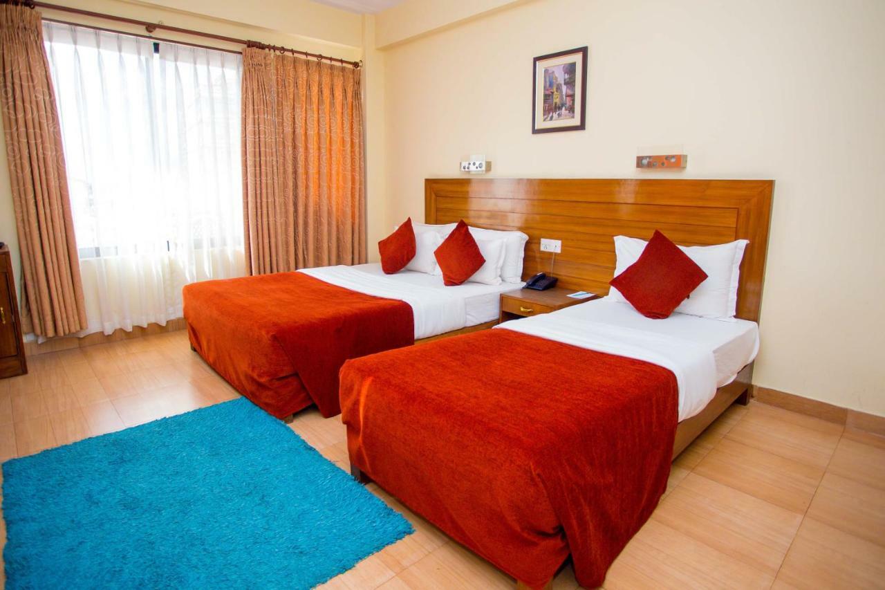 Hotel Tara Покхара Экстерьер фото