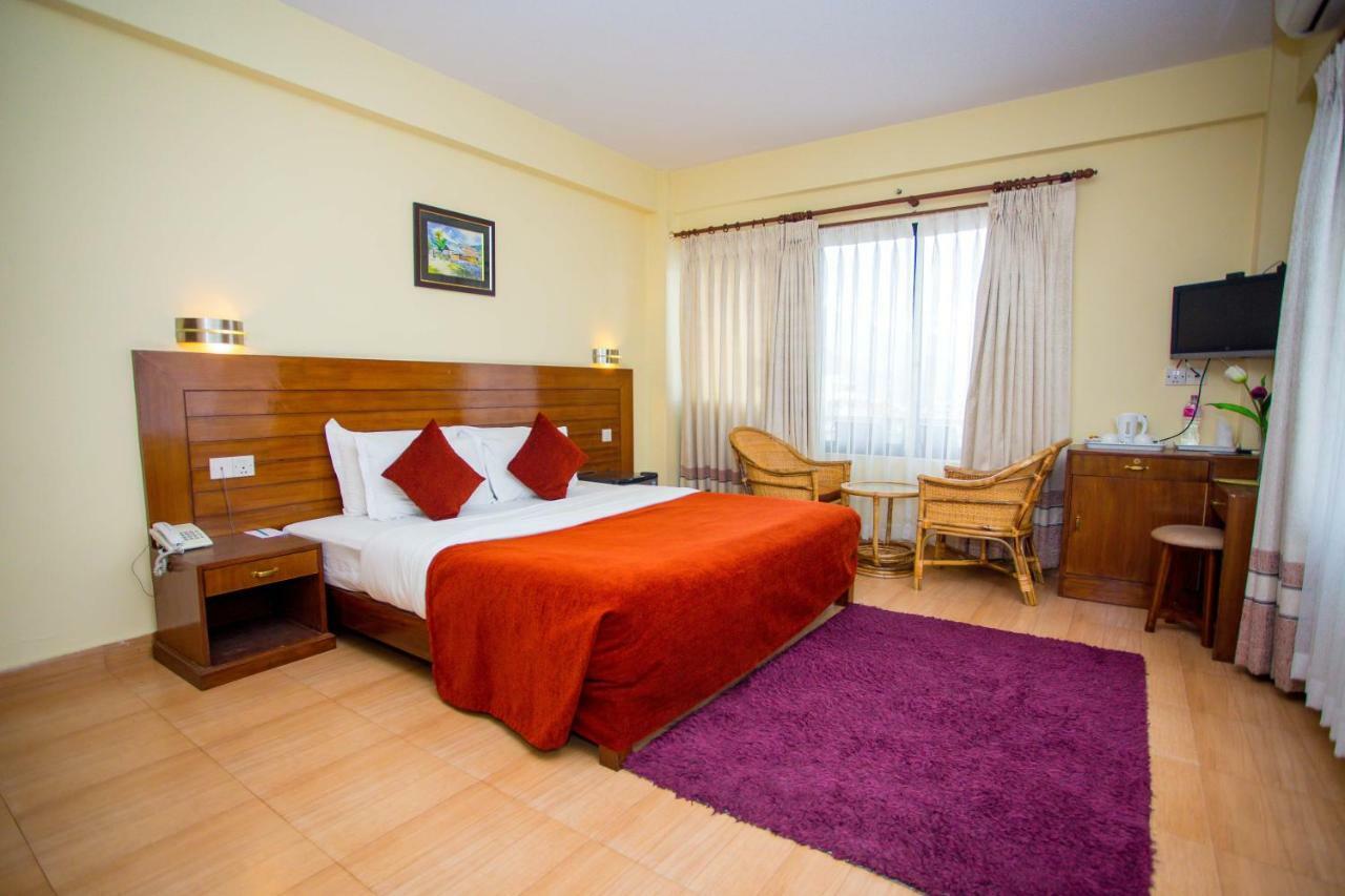 Hotel Tara Покхара Экстерьер фото