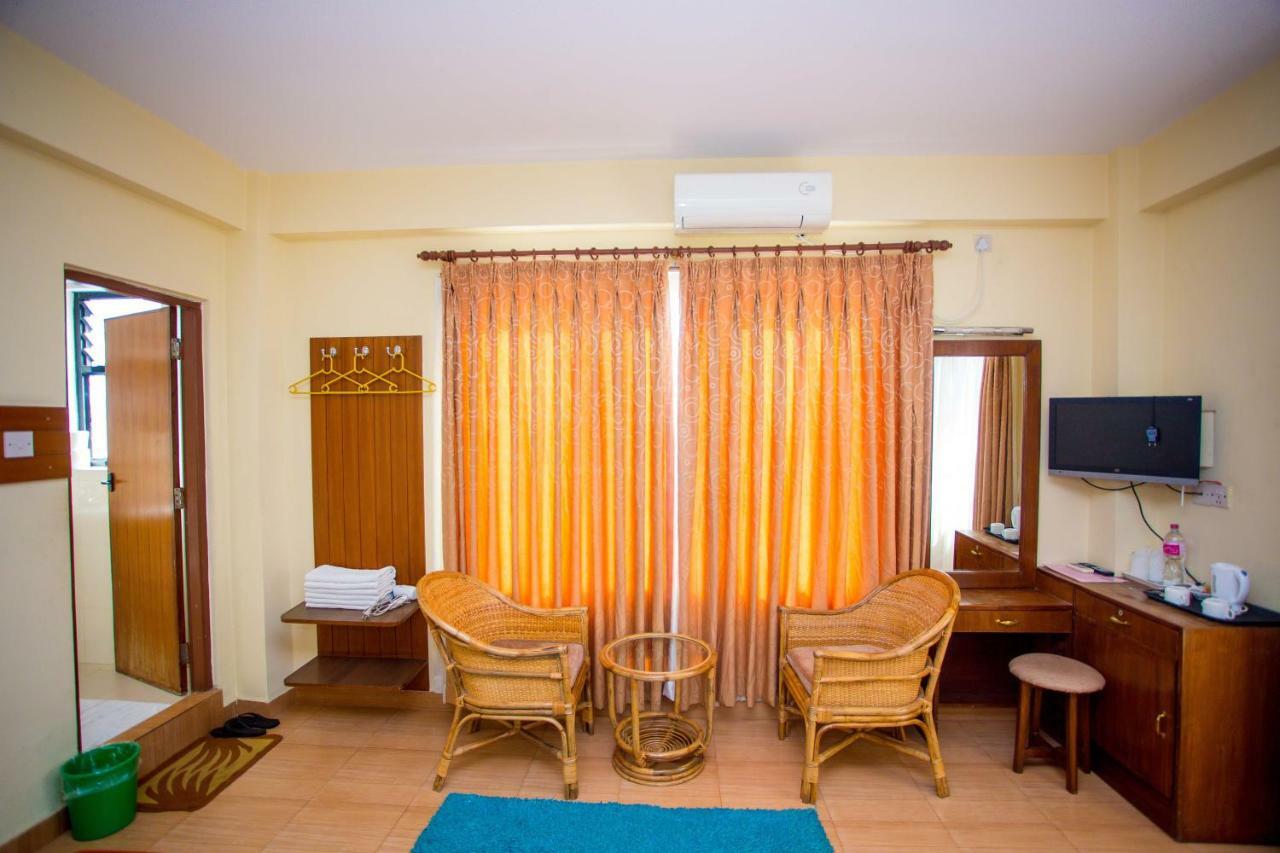 Hotel Tara Покхара Экстерьер фото
