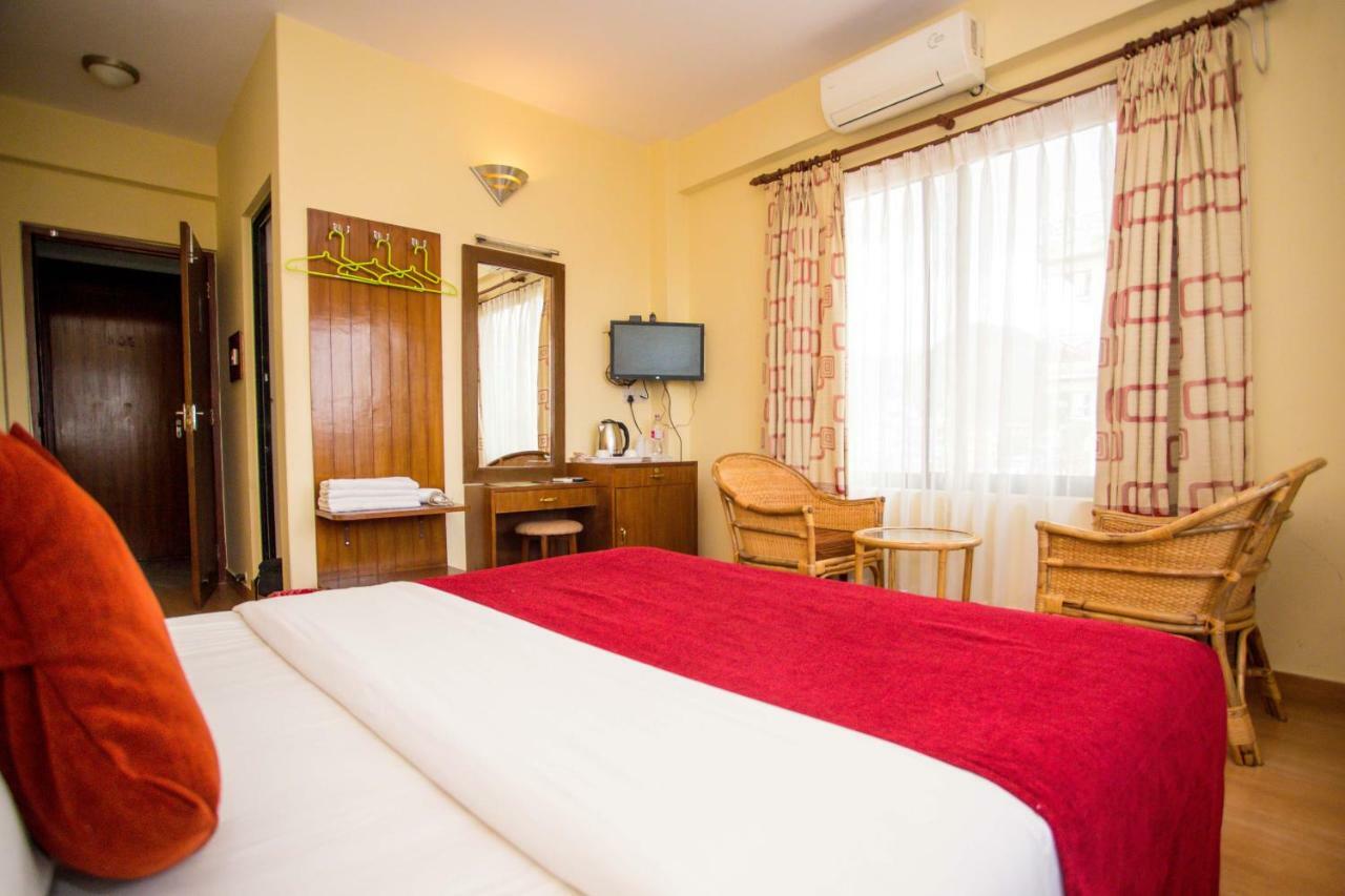 Hotel Tara Покхара Экстерьер фото