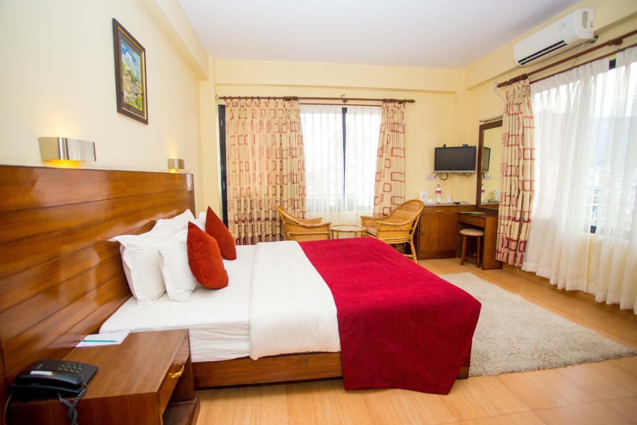 Hotel Tara Покхара Экстерьер фото