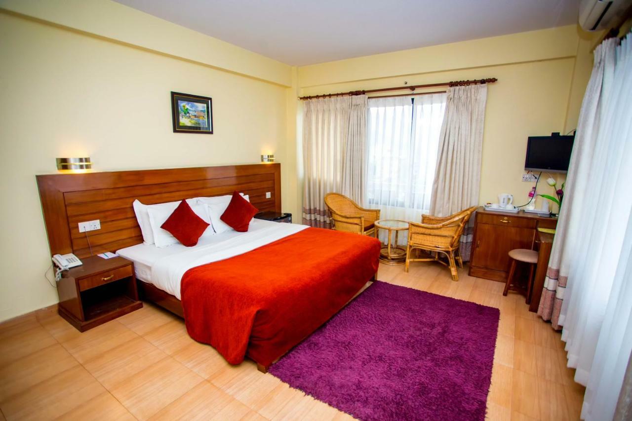 Hotel Tara Покхара Экстерьер фото