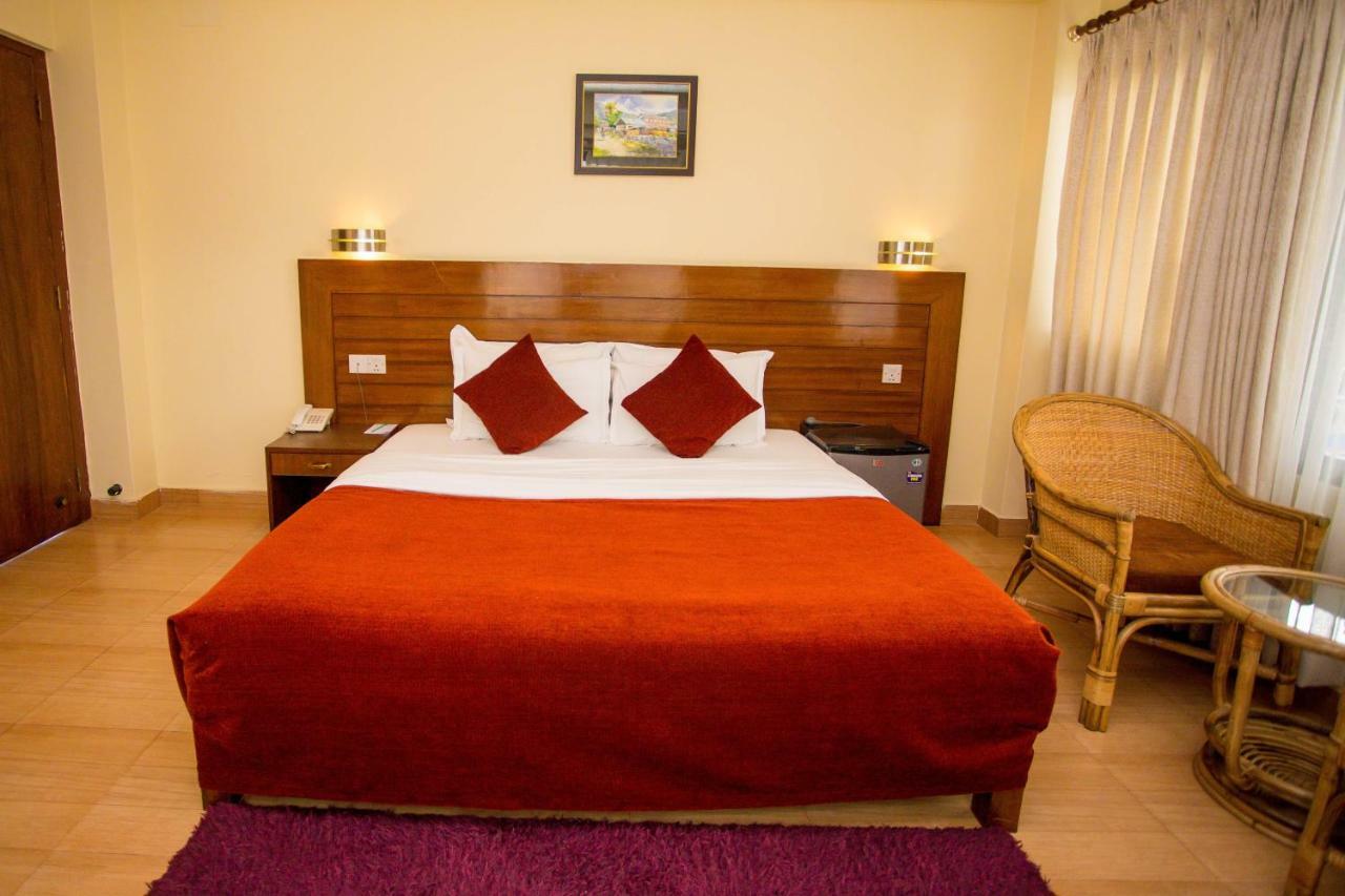 Hotel Tara Покхара Экстерьер фото
