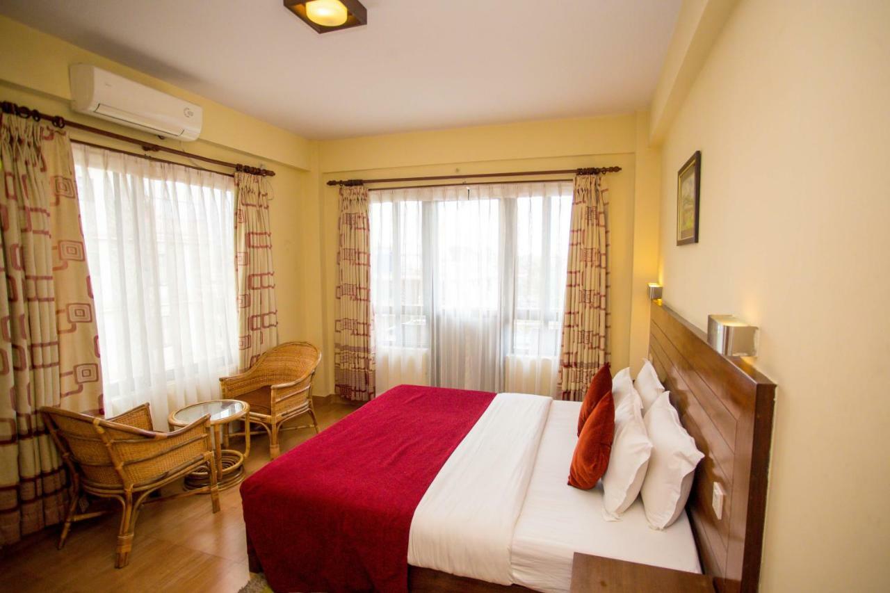 Hotel Tara Покхара Экстерьер фото